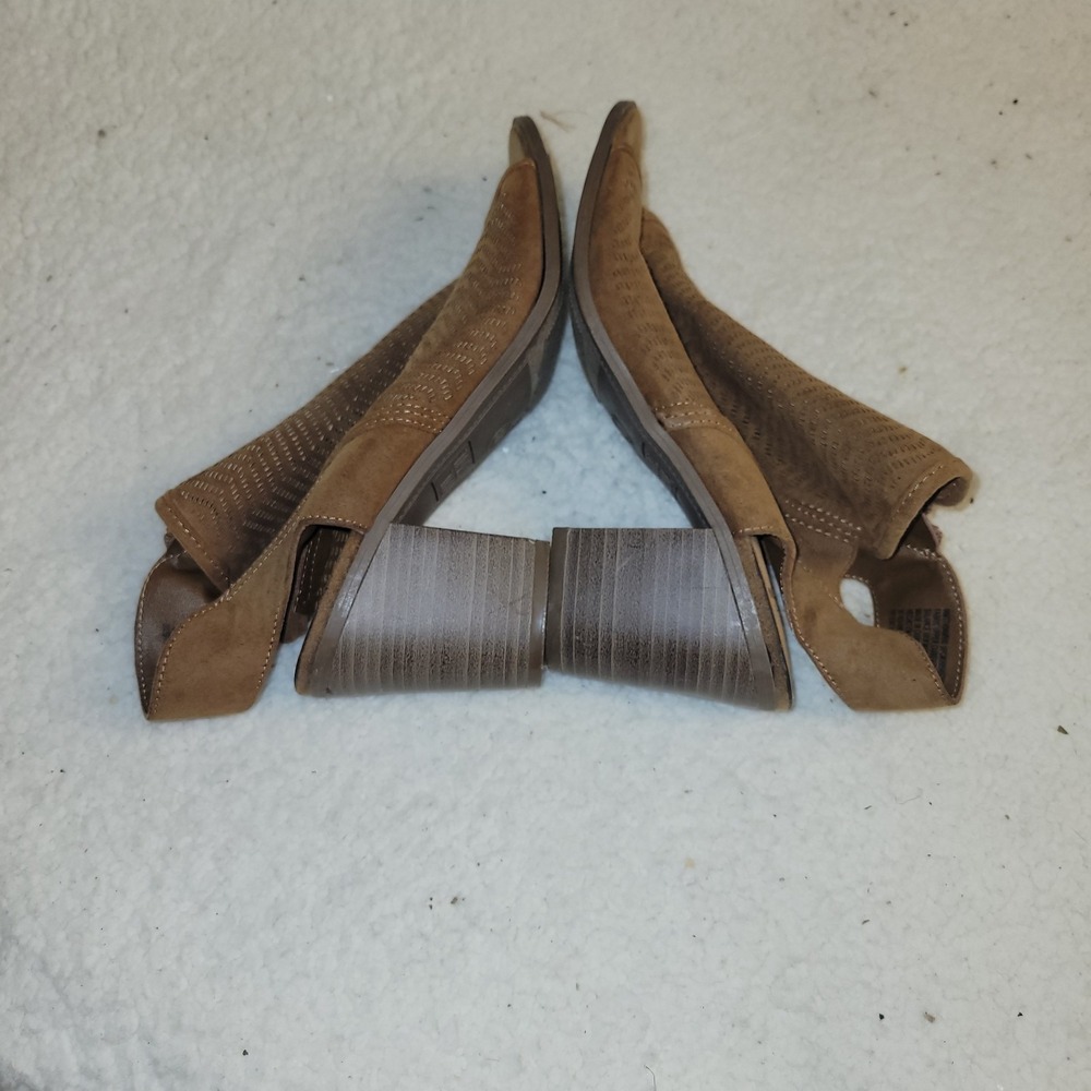 Time and Tru Tan Laser-Cut Open-Toe Block Heel Sandals - Picture 6 of 10